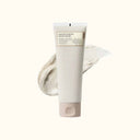 Peeling och rengörande ansiktsmask i en och samma praktiska produkt. Produkten avlägsnar försiktigt döda hudceller, medan kaolin suger upp orenheter i porerna och niacinamid förebygger nya hudproblem. Hyaluronsyra och panthenol bevarar hudens fukt, så att huden blir helt slät, ren och aldrig torr.